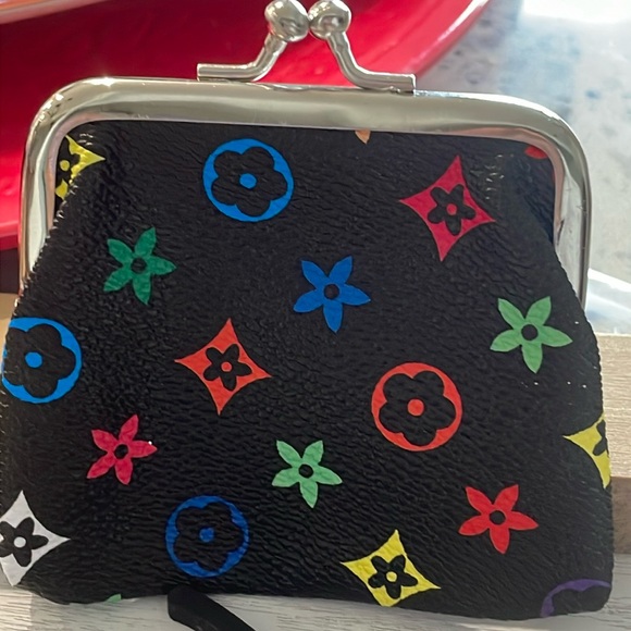 Luxury by Loren Handbags - 🔥Hand-painted Black little purse with tons of flowers we love and the colors!